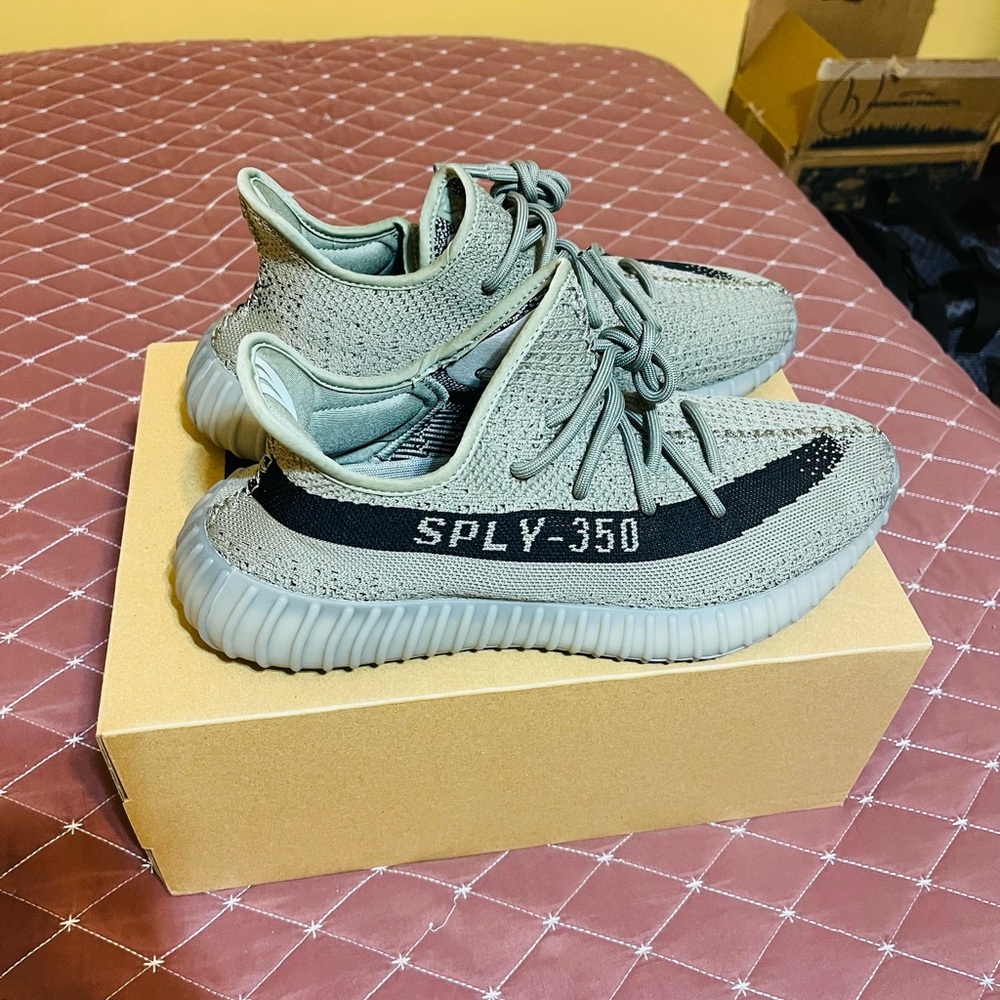 Yeezy 350 Granite, size 10.5, vnds 10/10 condition